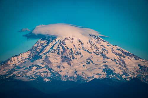 Mount Rainier beneath a lenticular cloud, Tacoma, Washington